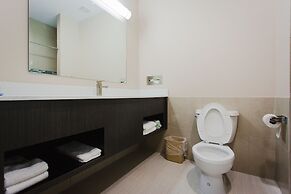 Palace Inn and Suites - Willowbrook Mall