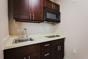 Palace Inn and Suites - Willowbrook Mall