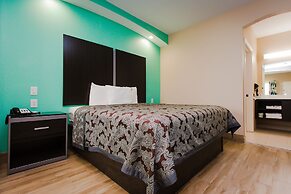 Palace Inn and Suites - Willowbrook Mall