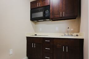Palace Inn and Suites - Willowbrook Mall
