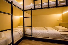 Bed To Bangkok - Hostel