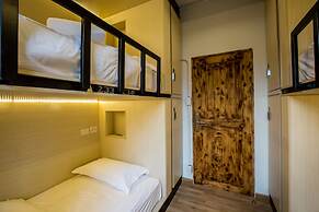 Bed To Bangkok - Hostel