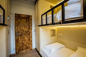 Bed To Bangkok - Hostel