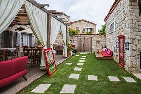 Alacati Cona Butik Otel