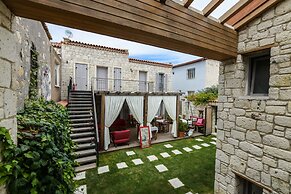 Alacati Cona Butik Otel