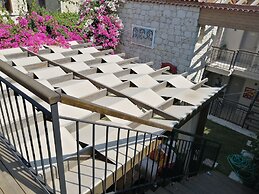 Alacati Cona Butik Otel