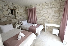 Alacati Cona Butik Otel