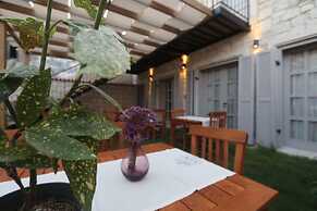 Alacati Cona Butik Otel