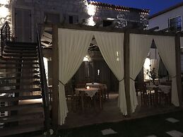 Alacati Cona Butik Otel