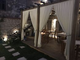 Alacati Cona Butik Otel