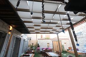 Alacati Cona Butik Otel