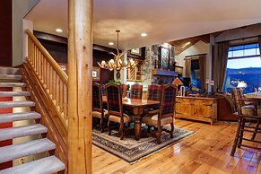 Lucky Star At Belle Arbor 4 Bedroom Home by RedAwning