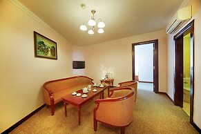 Muong Thanh Grand Phuong Dong Hotel
