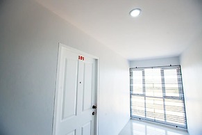 Room 9 Residence - Adult Only