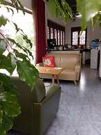 Shi Lin family folk inn