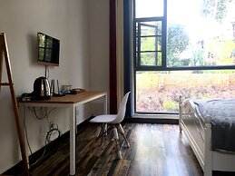 Shi Lin family folk inn