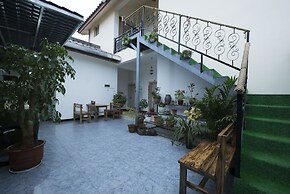 Shi Lin family folk inn