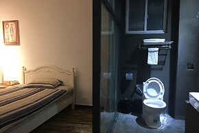 Shi Lin family folk inn