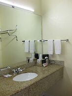 Scottish Inn and Suites