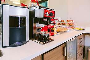 Palace Inn Blue US 59 & Gessner