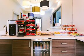 Palace Inn Blue US 59 & Gessner