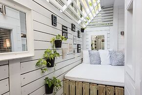 Alexanders Guesthouse - Adult Exclusive, LGBTQ Friendly