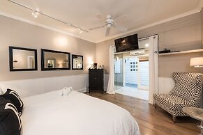 Alexanders Guesthouse - Adult Exclusive, LGBTQ Friendly