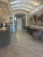 Deluxe 6 Inn & Suites