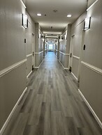 Deluxe 6 Inn & Suites