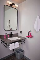 Moxy Denver Cherry Creek