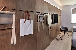 Moxy Denver Cherry Creek