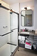 Moxy Denver Cherry Creek