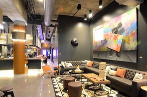 Moxy Denver Cherry Creek