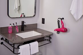 Moxy Denver Cherry Creek