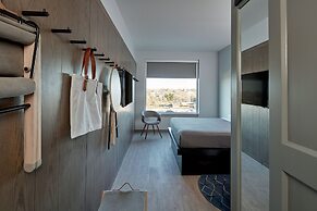 Moxy Denver Cherry Creek