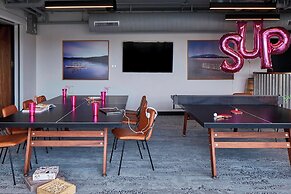 Moxy Denver Cherry Creek