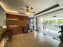 Chonlapruk Lakeside Hotel