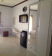 Chonlapruk Lakeside Hotel