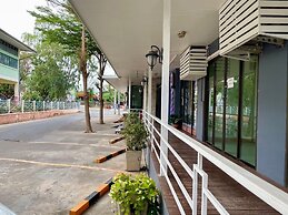 Chonlapruk Lakeside Hotel