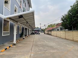 Chonlapruk Lakeside Hotel