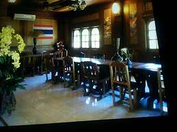 Himawari Restaurant & Cottage