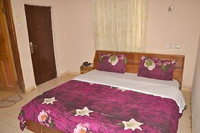 Jokems Airport View Hotel - Adults Only