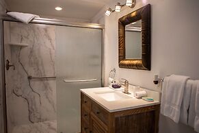 Andrews Inn & Garden Cottages