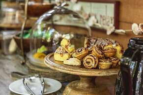 Andrews Inn & Garden Cottages