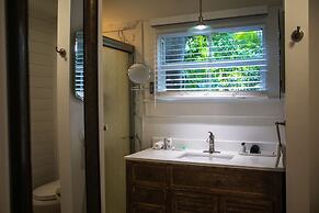 Andrews Inn & Garden Cottages