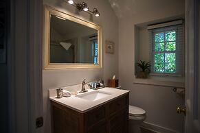 Andrews Inn & Garden Cottages