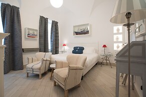 Marina Hotel Charming Rooms