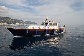 Marina Hotel Charming Rooms