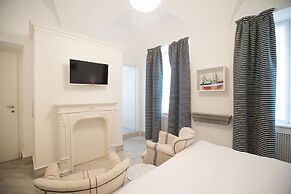 Marina Hotel Charming Rooms