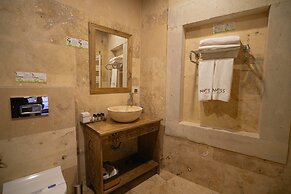 Helike Cave Suites